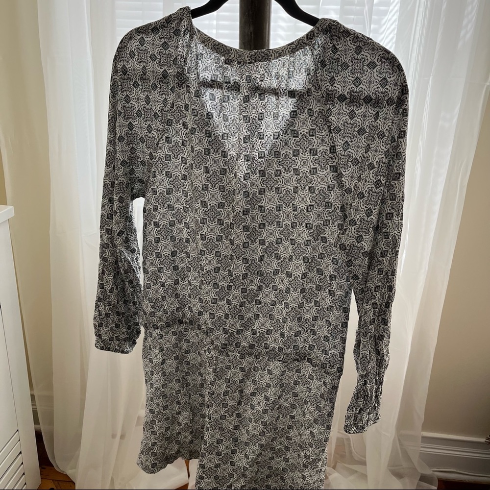 Gap Long Sleeved Button Front Patterned Romper - … - image 3